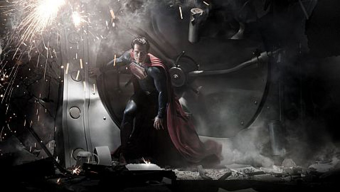 סופרמן חוזר ובענק: "איש הפלדה"